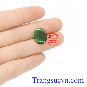 Mặt ngọc cẩm thạch cát tường có giấy kiểm định do trung tâm kiểm định uy tín cấp.