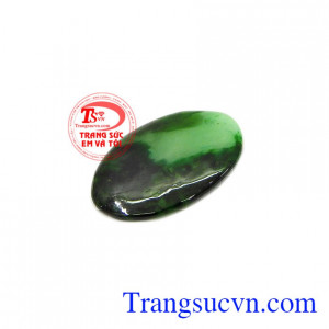 Mặt ngọc cẩm thạch kiêu sa mang lại may mắn cho chủ nhân, đây cũng được coi như vật hộ thân bảo vệ bạn tránh khỏi tà ma