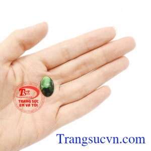 Trang sức Em và Tôi chuyên chế tác và cung cấp các sản phẩm mẫu mã đa dạng, hợp thời trang và xu hướng