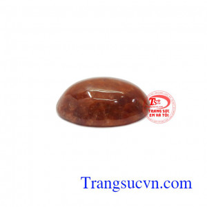 Mặt ngọc cẩm thạch như ý mang lại nhiều điều tốt lành cho người đeo.