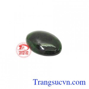Mặt ngọc cẩm thạch oval chất lượng chứa nguồn năng lượng dồi dào, đem đến tài lộc, hưng thịnh cho người sở hữu.