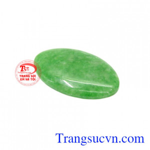 Ngọc cẩm thạch mang đến cảm giác bình yên cho người đeo. 