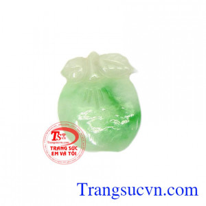 Mặt ngọc cẩm thạch xinh xắn mang đến vẻ đẹp tươi trẻ, lạc quan.