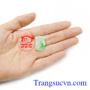 Mặt ngọc cẩm thạch xinh xắn thích hợp làm quà tặng người thân nhân dịp đặc biệt