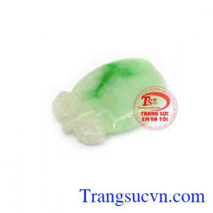 Mặt ngọc cẩm thạch xinh xắn thích hợp làm mặt dây chuyền bọc vàng