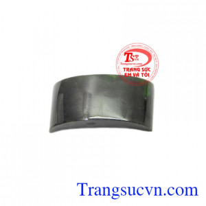 Ngọc cẩm thạch được tin nhiệm như một lá bùa bình an mang lại may mắn, sức khỏe cho người dùng