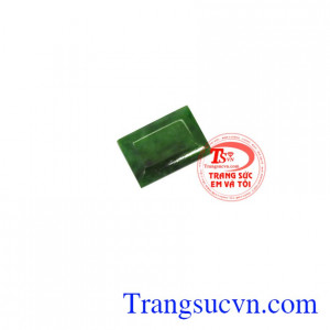 Từ xưa đến nay ngọc cẩm thach luôn được yêu thích bởi đeo ngọc trên người tốt cho vận khí, tốt cho sức khỏe, tốt cho tiền tài