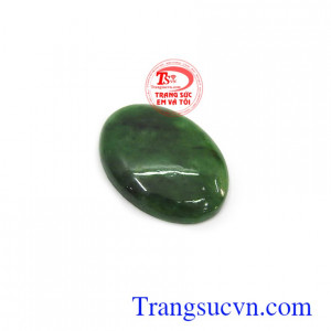 Mặt ngọc Jadeite an yên phù hợp làm mặt dây, mặt nhẫn đeo sang trọng và phong thủy