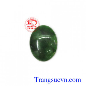 Mặt ngọc Jadeite an yên từ xa xưa đã rất được tầng lợp quý tộc đặc biệt ưa chuộng bởi khả năng mang lại may mắn, bình an, tài lộc, giúp con người luôn bình tĩnh, tự tin trong cuộc sống