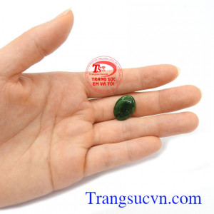 Mặt ngọc phỉ thúy bình an có khả năng mang lại sự bình an, may mắn và tài lộc cho người đeo, được mọi người lựa chọn như lá bùa hộ mệnh cho bản thân