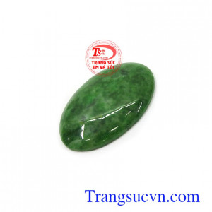 Mặt ngọc phỉ thúy phù hợp làm mặt dây chuyền đeo đẹp, thời trang và phong thủy Mặt ngọc phỉ thúy bình yên