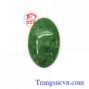 Mặt ngọc phỉ thúy bình yên rất được mọi người ưa chuộng từ xưa đến nay với ý nghĩa sẽ mang lại may mắn, xua đuổi tà ma mang đến cảm giác yên bình cho người đeo