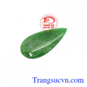 Ngọc phỉ thúy vốn là loại ngọc đem đến vận may và thành công cho người sử dung vì thế mà chúng luôn được đánh giá cao