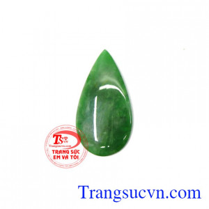 Mặt ngọc phỉ thúy giọt nước được dùng trong chế tác mặt dây, bạn có thể thỏa sức lựa chọn mặt đá phù hợp để đặt riêng mẫu trang sức độc đáo cho riêng mình.