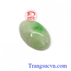 Mặt ngọc phỉ thúy còn xua đuổi tà ma giúp chủ nhân tránh khỏi những đen đủi, những luồng khí tiêu cực trong cuộc sống Mặt ngọc phỉ thúy may mắn