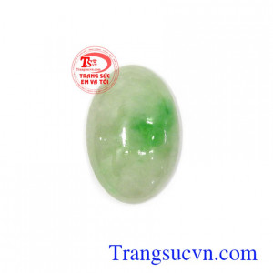 Mặt ngọc phỉ thúy may mắn từ xa xưa đã rất được ưa chuộng, bởi mọi người tin rằng ngọc phỉ thúy có thể mang đến tiền tài, vận khí, sức khỏe, may mắn cho gia chủ