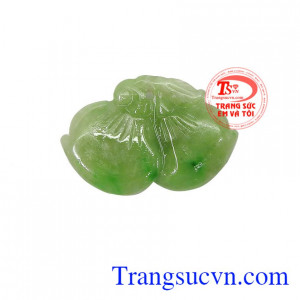 Mặt ngọc quả đào trường sinh được chế tác từ ngọc cẩm thạch thiên nhiên