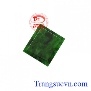 Ngọc cẩm thạch ở sâu dưới lòng đất qua hàng ngàn năm, những viên đá cẩm thạch được tích tụ tinh hoa quý báu nhất của trời đất mang những sức mạnh của thiên nhiên