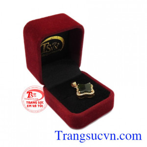 Mặt dây hợp phong thủy. Mặt ngọc vuông thời trang. Mặt ngọc vuông thời trang