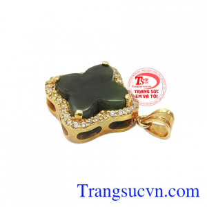 Sản phẩm chế tác từ vàng tây 10k sáng bóng, bền đẹp. Mặt ngọc vuông thời trang. Mặt ngọc vuông thời trang