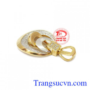 mặt dây chuyền đeo hợp làm tôn lên vẻ đẹp dịu hiền của phái đẹp. Mặt nữ đẳng cấp vàng