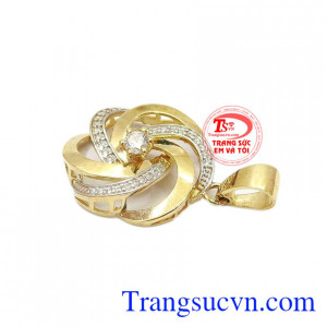 Mặt dây chuyền vàng 10k, chất lượng vàng đảm bảo. Mặt nữ hoa vàng tinh xảo