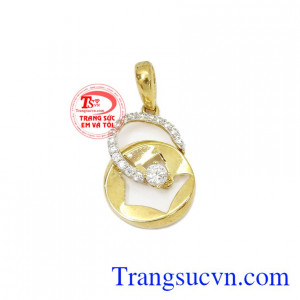 Mặt nữ lời thì thầm ngọt ngào