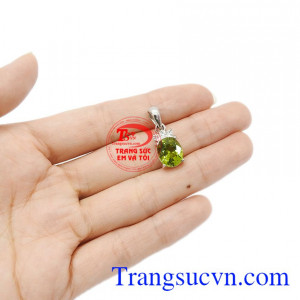 Sản phẩm bảo hành uy tín, giao hàng toàn quốc. Mặt peridot mệnh Hỏa. Mặt peridot mệnh Hỏa