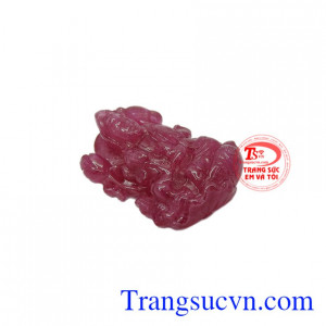 Mặt phật bà Ruby từ bi mang lại may mắn, bình an trong cuộc sống.