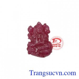Mặt phật bà Ruby từ bi là sản phẩm được chế tác từ đá Ruby thiên nhiên, màu sắc bắt mắt.