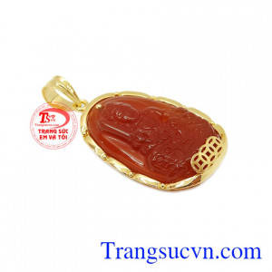 Mặt Phật bản mệnh tuổi Mão bọc vàng được thiết kế theo hình vị phật Văn Thù Bồ Tát. Mặt Phật bản mệnh tuổi Mão bọc vàng