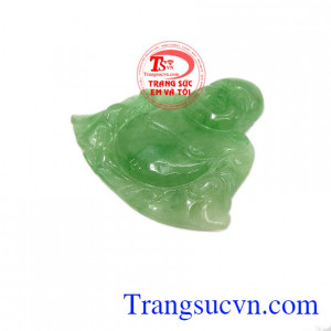 Mặt phật di lặc cẩm thạch phúc lộc thường mang theo một túi vải chứa nhiều ngân lượng với ý nghĩa mang lại phú quý, tiền tài cho gia chủ