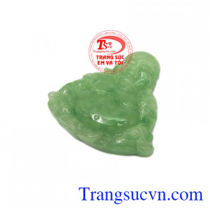 Các cặp vợ chồng hiếm muộn mang theo Mặt phật di lặc viên mãn với mong muốn có thêm thành viên mới trong gia đình.