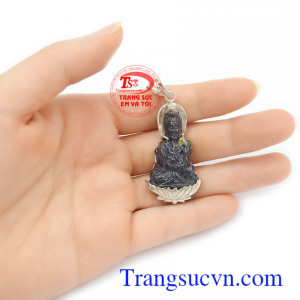 Mặt dây chuyền Sapphire thiên nhiên bọc bạc là mon quà tuyệt vời cho người yêu thương