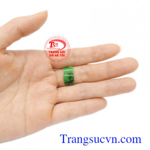 Mặt phỉ thúy yên ngựa thành công bền đẹp, chất lượng, chế tác theo yêu cầu