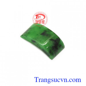 Mặt phỉ thúy yên ngựa thành công phù hợp làm mặt nhẫn, hoa tai đeo thời trang và phong thủy