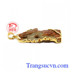 Sản phẩm có thể kết hợp với nhiều kiểu quần áo.