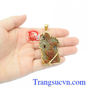 Mặt quan vân trường ngọc đỏ may mắn.