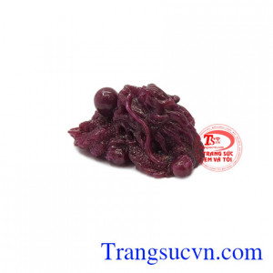 Mặt rồng đá Ruby là món quà ý nghĩa dành tặng cho người thân, bạn bè.