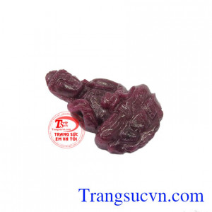 Đá ruby phù hợp những người mệnh Hỏa, Thổ. Phật ruby A Di Đà