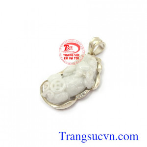 Tỳ hưu là linh vật mang lại tài lộc, thịnh vượng, bình an và may mắn cho người đeo