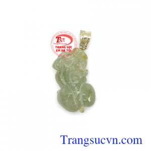 Mặt tỳ hưu ngọc bọc bạc chạm khắc đẹp, chất lượng cao, đeo hợp nhiều loại dây chuyền khác nhau