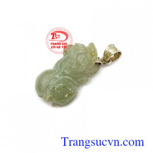 Mặt dây tỳ hưu cẩm thạch thiên nhiên móc bạc rất được nhiều người ưa chuộng