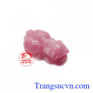 Đá Ruby là loại đá quý hiếm, nó chỉ đứng sau kim cương về mặt giá trị.