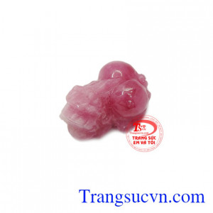 Đá ruby có khả năng hỗ trợ điều trị các bệnh về máu, xương khớp, bệnh viêm nhiễm. Mặt tỳ hưu ruby đẹp.