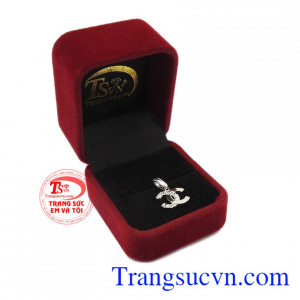 Mặt vàng trắng cho nữ phù hợp thời trang, mang lại sự thanh lịch, dịu dàng và cá tính cho phái đẹp