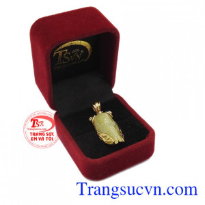 Sản phẩm bọc vàng 14k đảm bảo độ bền đẹp. Mặt ve ngọc cẩm thạch