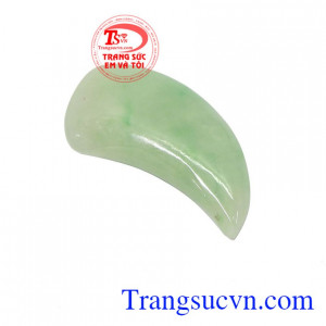 Ngọc cẩm thạch đeo trên người tốt cho vận khí, tốt cho sức khỏe, tốt cho tiền tài