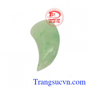 Móng ngọc Jadeite chiêu tài đem lại sự an tâm và làm giảm bớt lo lắng, tính cân bằng giúp hài hòa tất cả các khía cạnh của cuộc sống