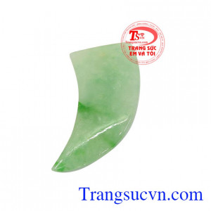 Móng ngọc jadeite may mắn là sản phẩm ngọc cẩm thạch đẹp, có giấy kiểm định đá tự nhiên, sản phẩm bọc vàng sang trọng